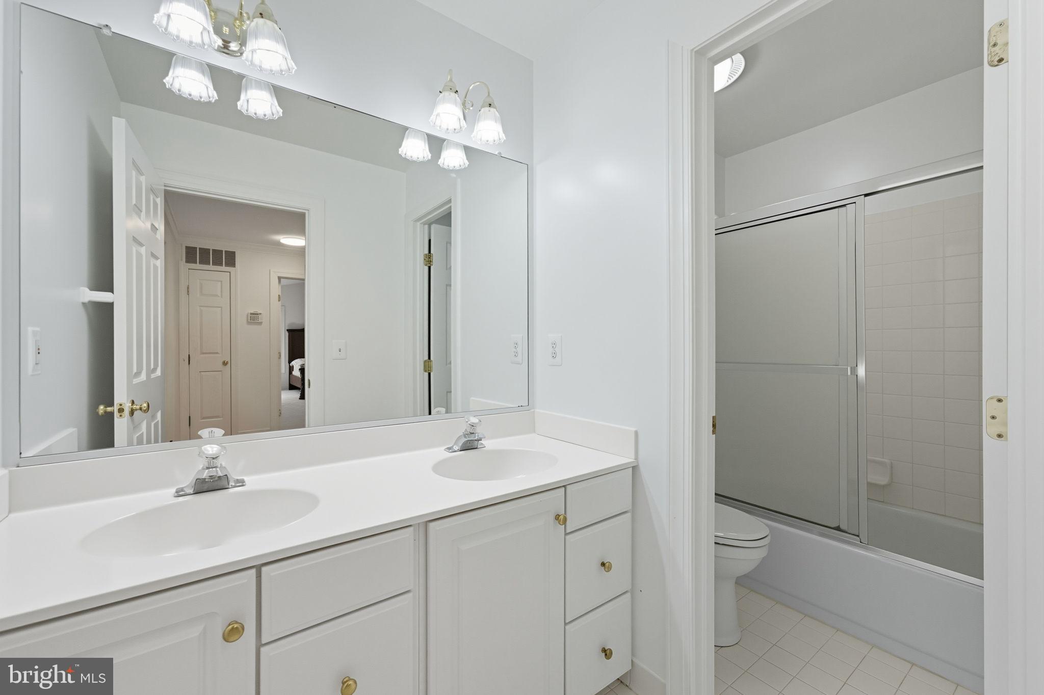 20765 Bank Way Sterling, VA 20165 - Photo 37 of 61 2nd full-bath upper-level