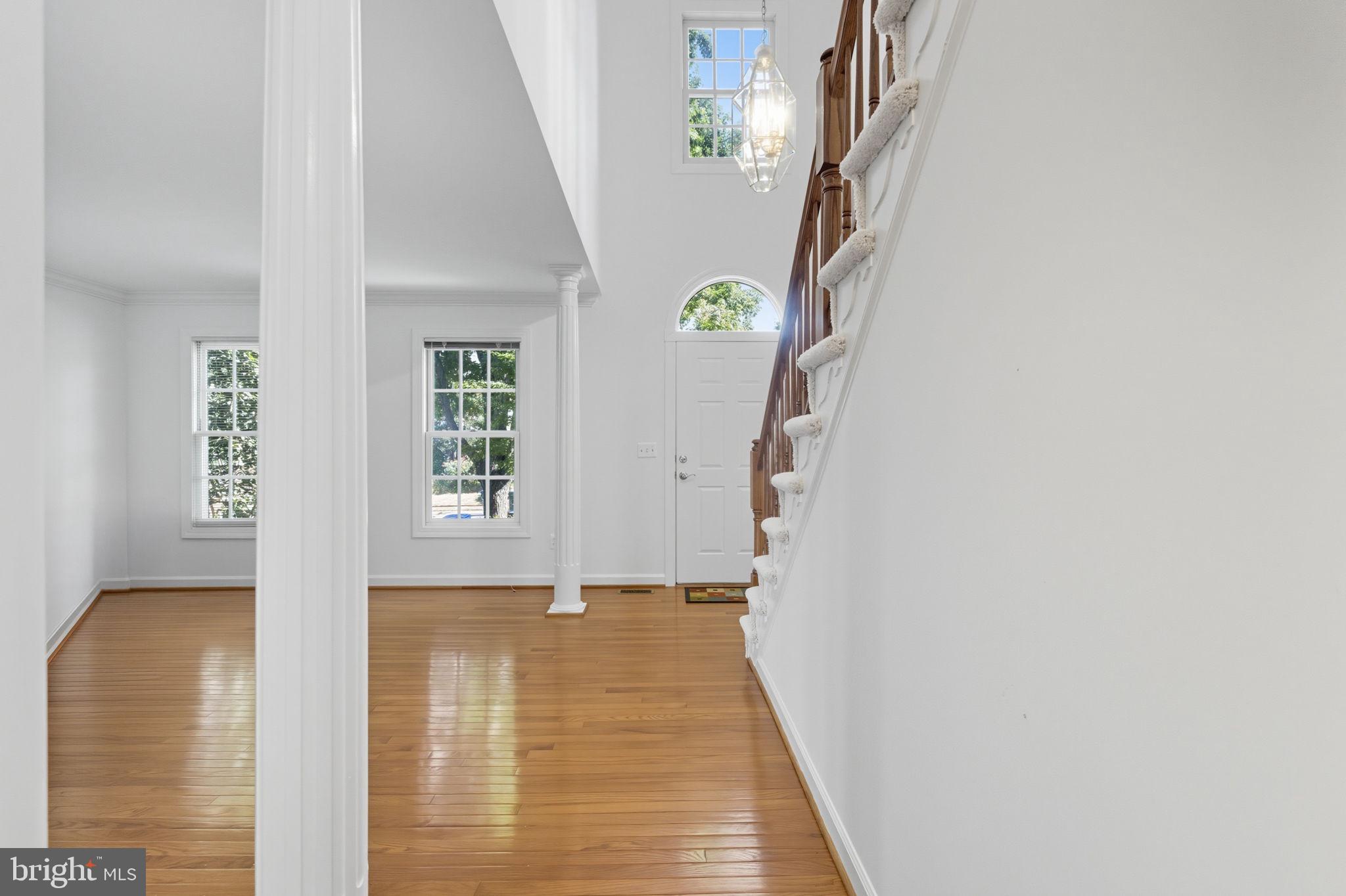 20765 Bank Way Sterling, VA 20165 - Photo 8 of 61 foyer
