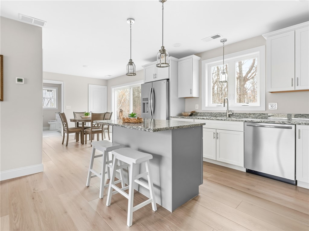 76 Medford Street Warwick, RI 02889 - Photo 12 of 30