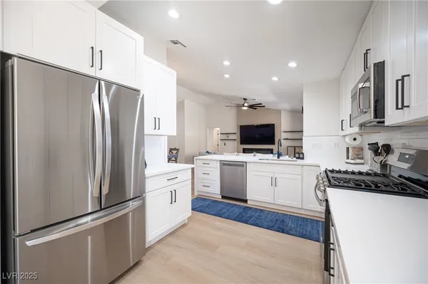 $2,995 | 2548 Tumble Brook Drive, Las Vegas, NV 89134