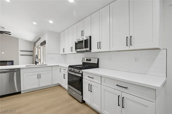 $2,995 | 2548 Tumble Brook Drive, Las Vegas, NV 89134