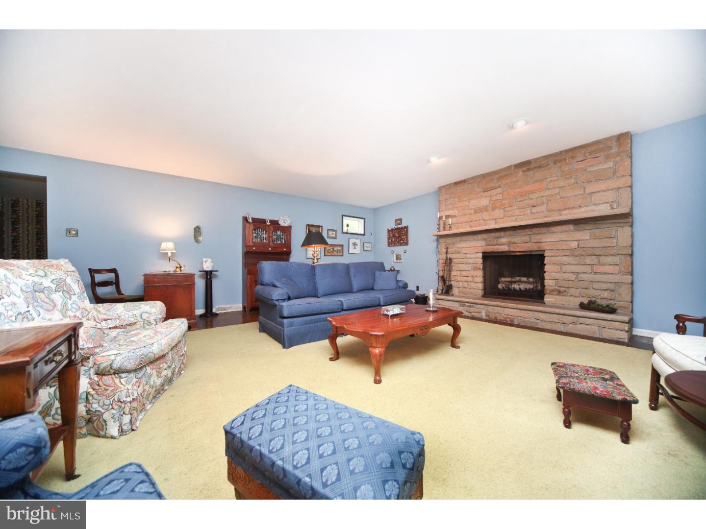 1201 Cabin Road Hatfield, PA 19440 - Photo 2 of 25 Living Room