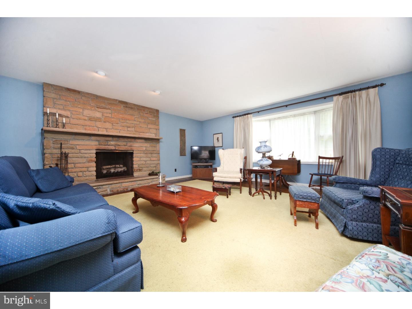 1201 Cabin Road Hatfield, PA 19440 - Photo 13 of 25 Living Room