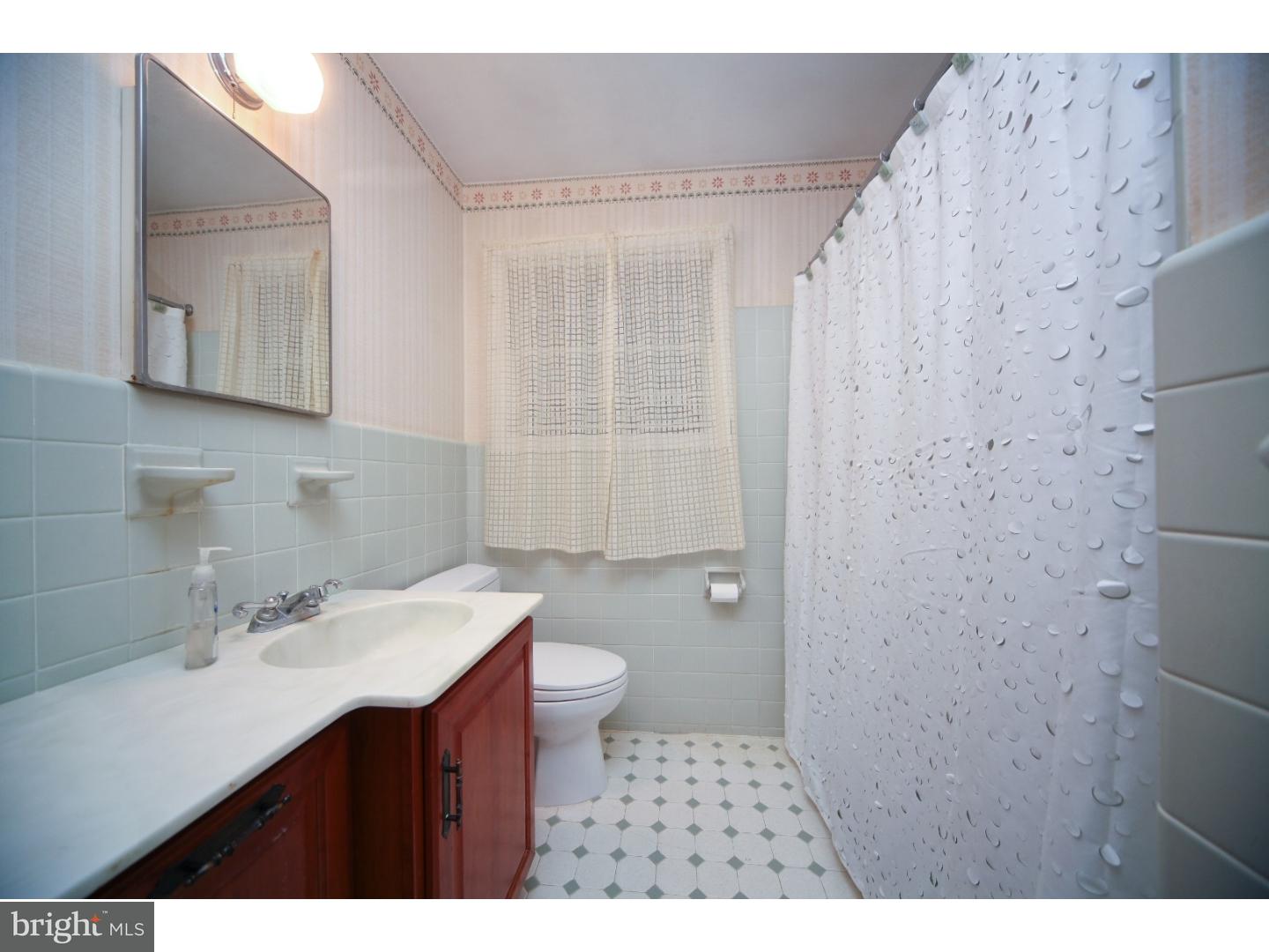 1201 Cabin Road Hatfield, PA 19440 - Photo 20 of 25 Bathroom