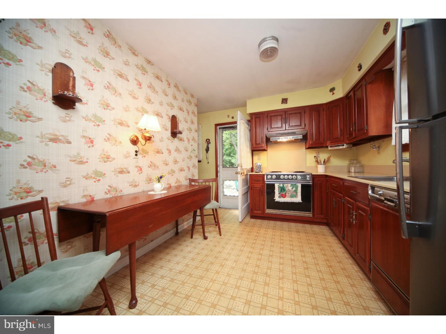 1201 Cabin Road Hatfield, PA 19440 - Photo 6 of 25 Kitchen