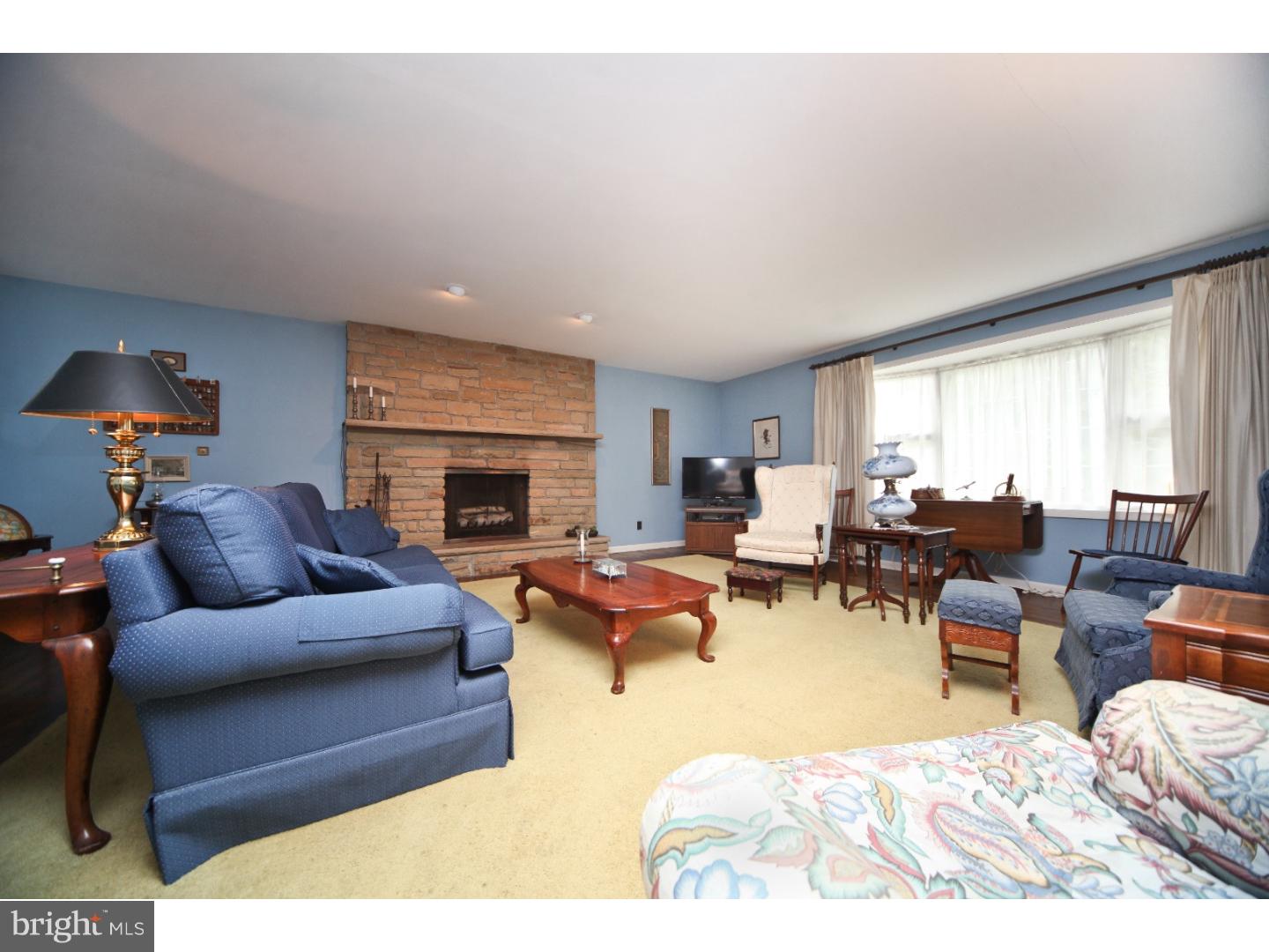 1201 Cabin Road Hatfield, PA 19440 - Photo 9 of 25 Living Room