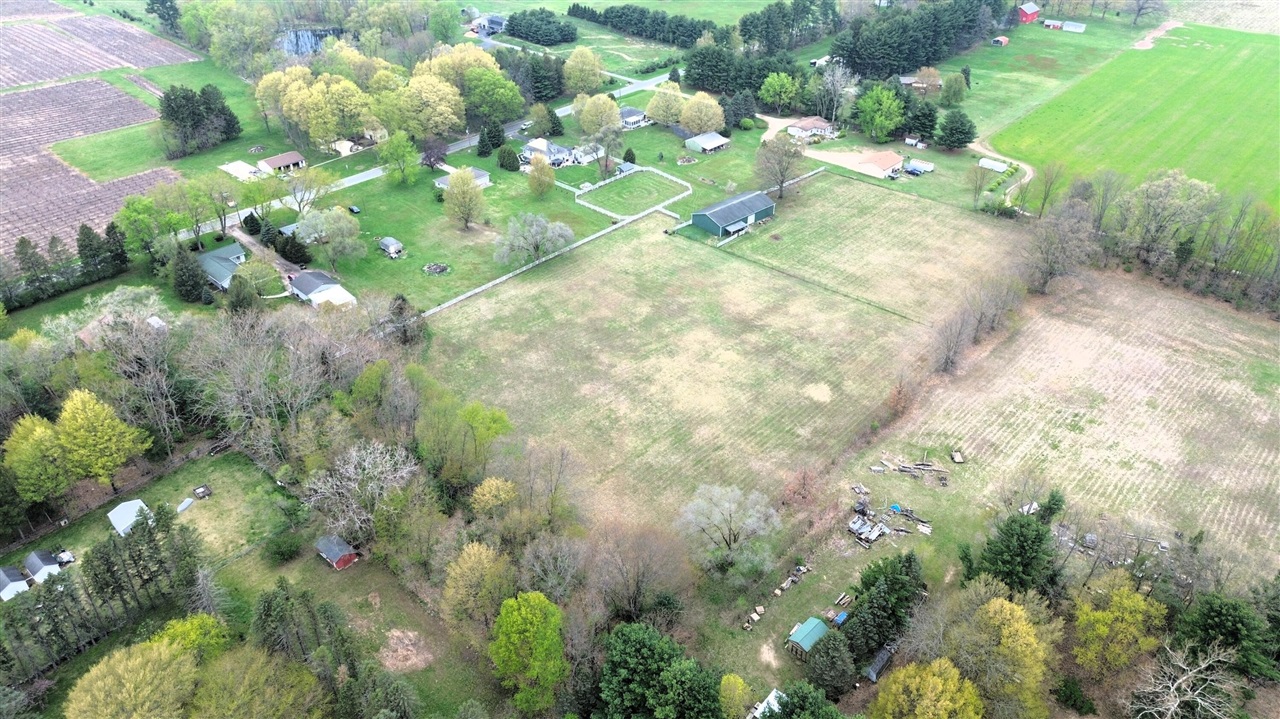1155 South Bainbridge Center Road Benton Harbor, MI 49022 - Photo 10 of 47