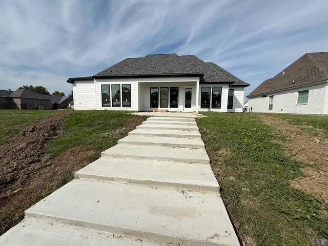 $580,700 | 7812 Cutt Pointe Drive, Ventress, LA 70783