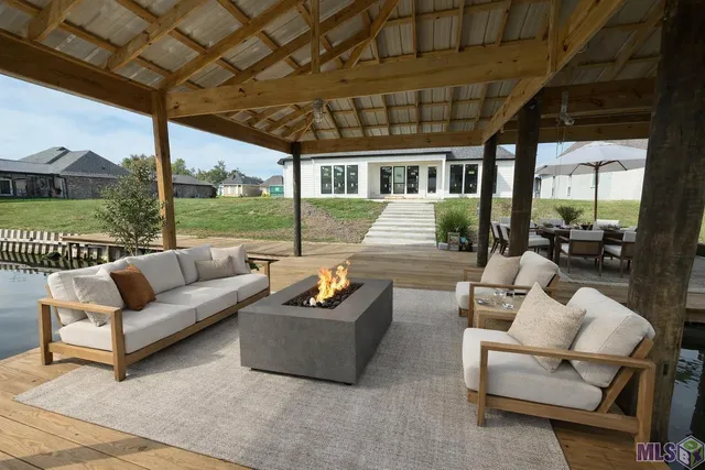 $580,700 | 7812 Cutt Pointe Drive, Ventress, LA 70783