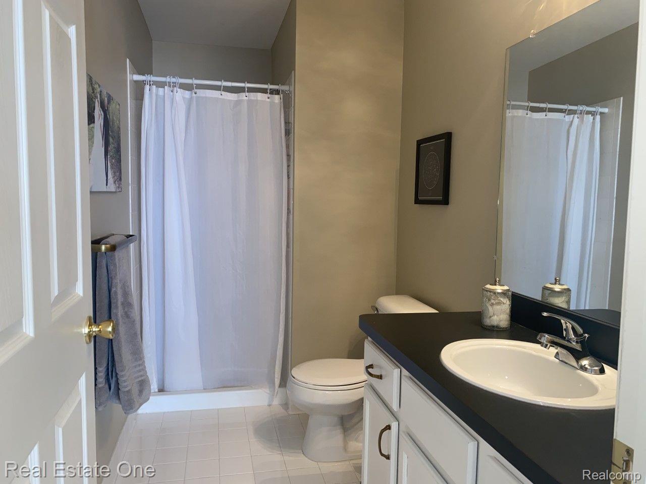 1704 Deepwood Circle Rochester, MI 48307 - Photo 34 of 51 Gallery Image 34
