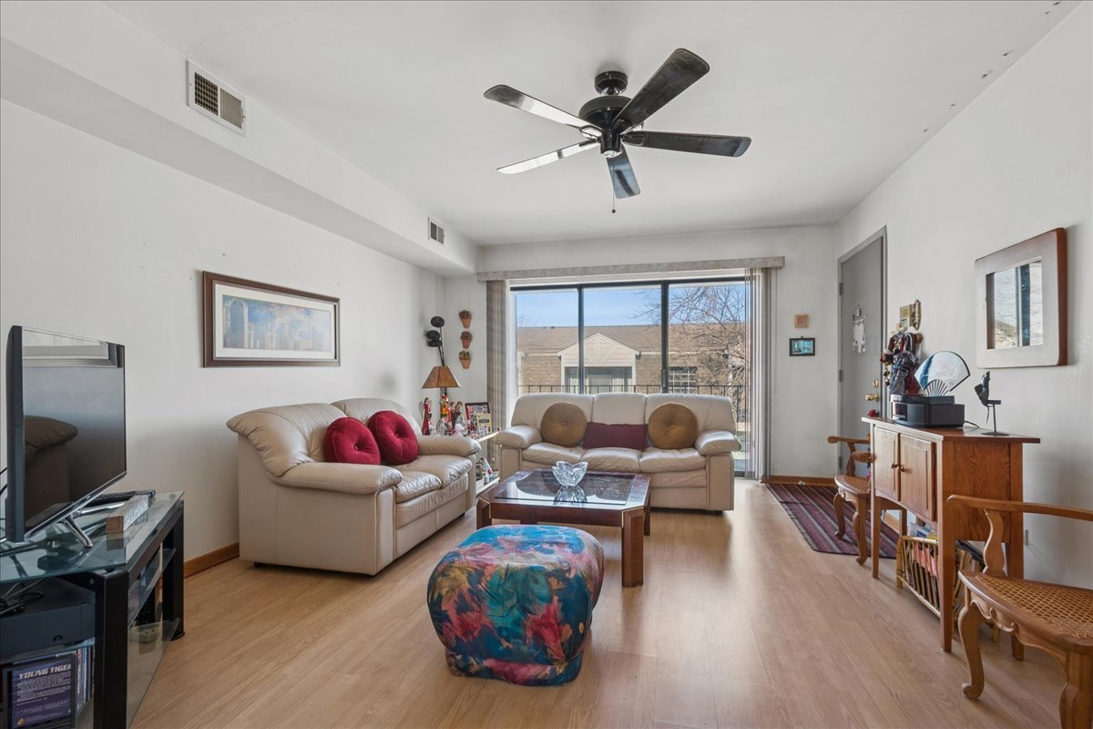 3266 Sanders Road, Unit 6F Northbrook, IL 60062 - Photo 5 of 20