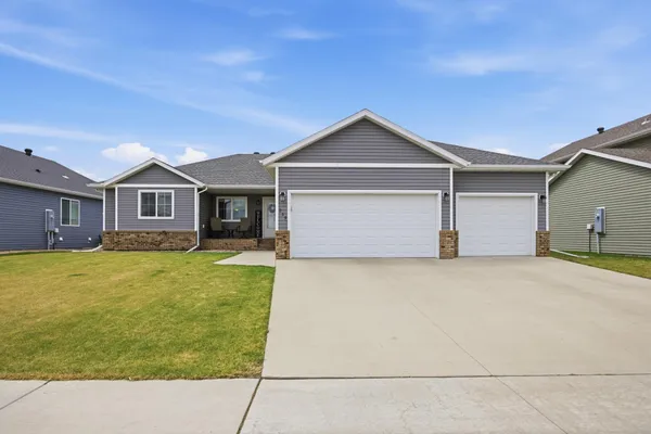 $625,000 | 219 6th Street East, Horace, ND 58047