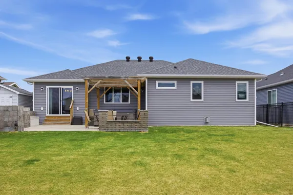 $625,000 | 219 6th Street East, Horace, ND 58047