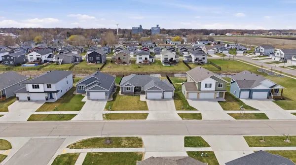 $625,000 | 219 6th Street East, Horace, ND 58047