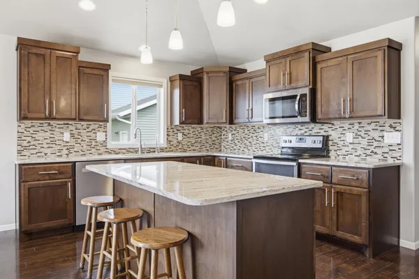 $625,000 | 219 6th Street East, Horace, ND 58047