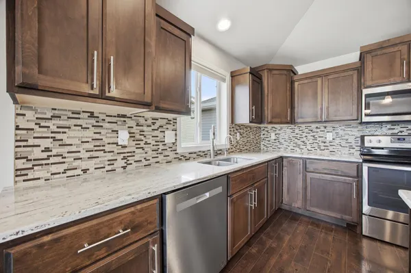 $625,000 | 219 6th Street East, Horace, ND 58047