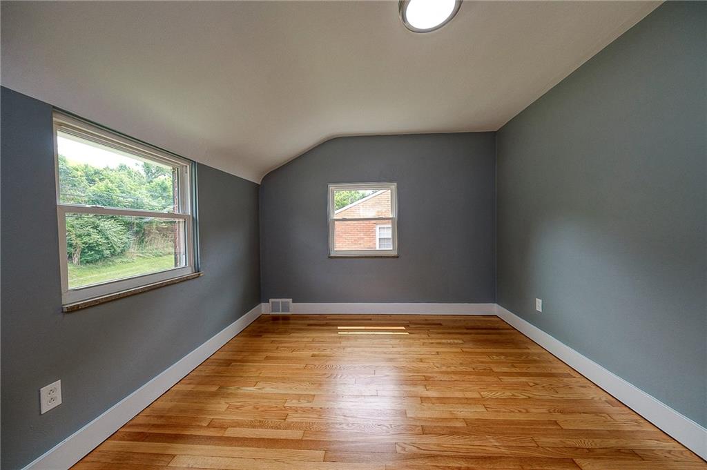 1015 McNeilly Road Pittsburgh, PA 15226 - Photo 17 of 29 a view of empty room with window
