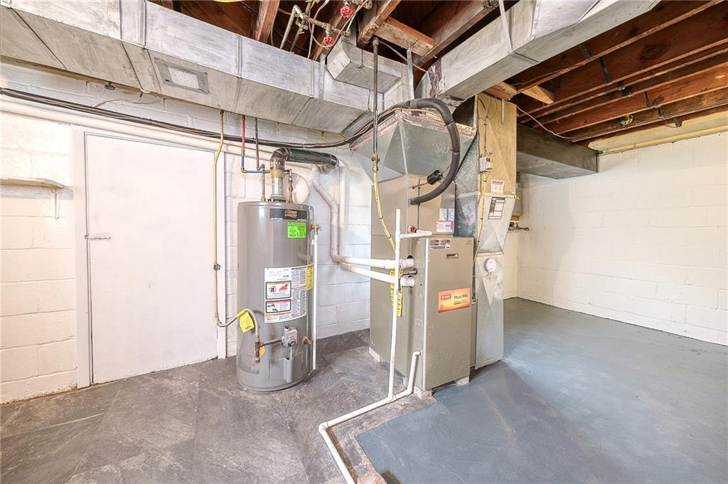 1015 McNeilly Road Pittsburgh, PA 15226 - Photo 22 of 29 a view of a hallway with seating area