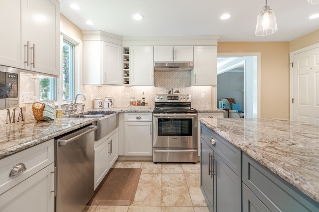 35 Parsons Lane Reading, MA 01867 - Photo 14 of 30