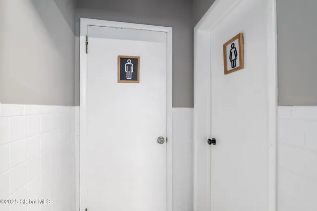 $699,900 | 5180 Western Turnpike, Guilderland, NY 12009