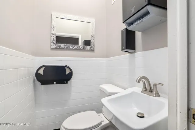 $699,900 | 5180 Western Turnpike, Guilderland, NY 12009