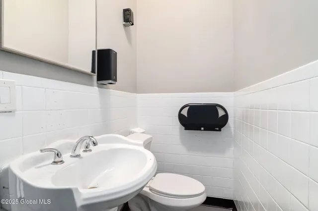 $699,900 | 5180 Western Turnpike, Guilderland, NY 12009