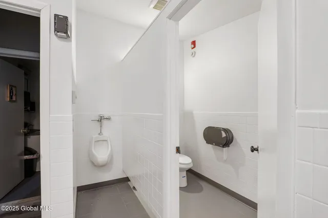 $699,900 | 5180 Western Turnpike, Guilderland, NY 12009