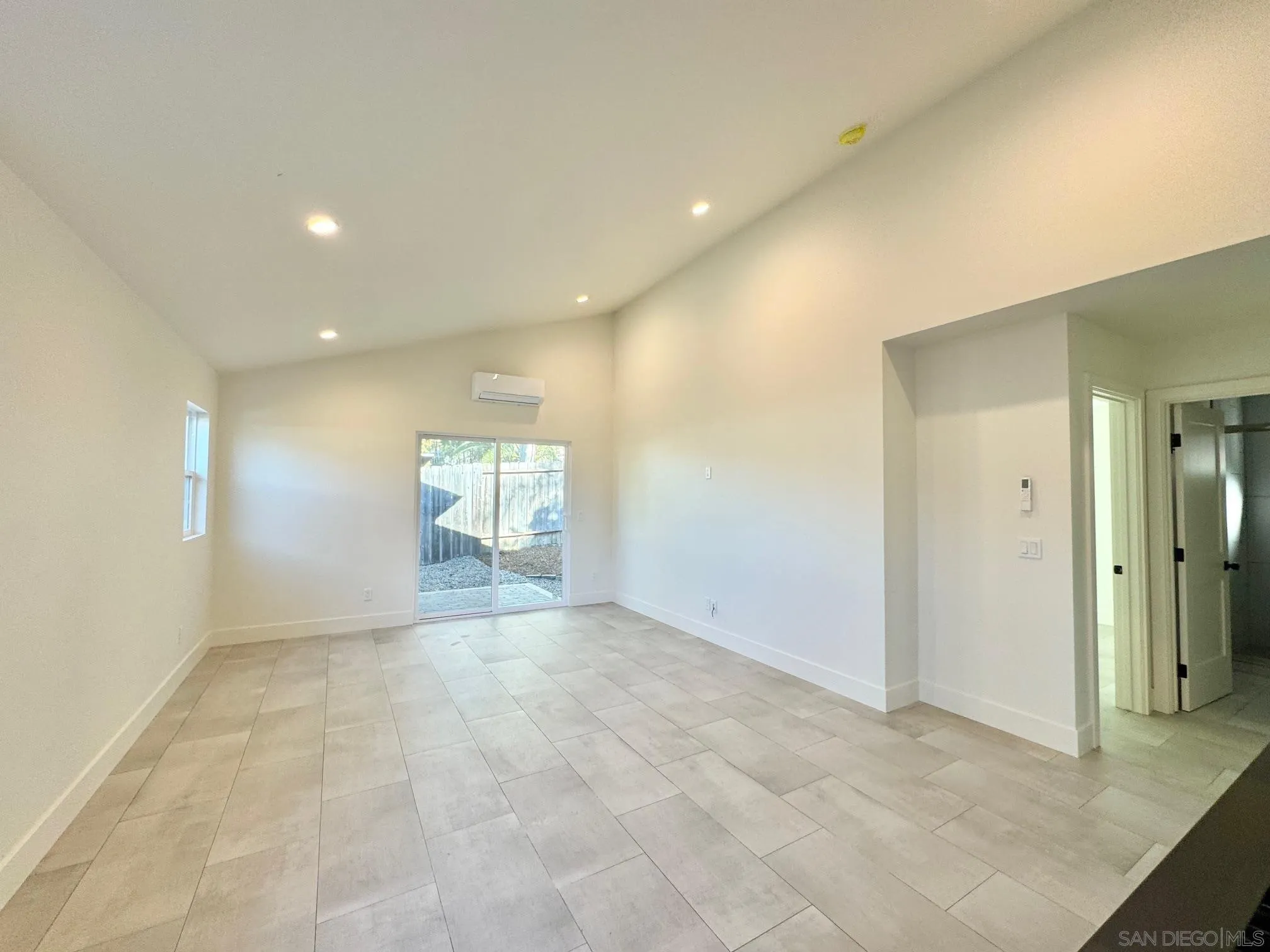 921-927 Regal Road Encinitas, CA 92024 - Photo 5 of 27