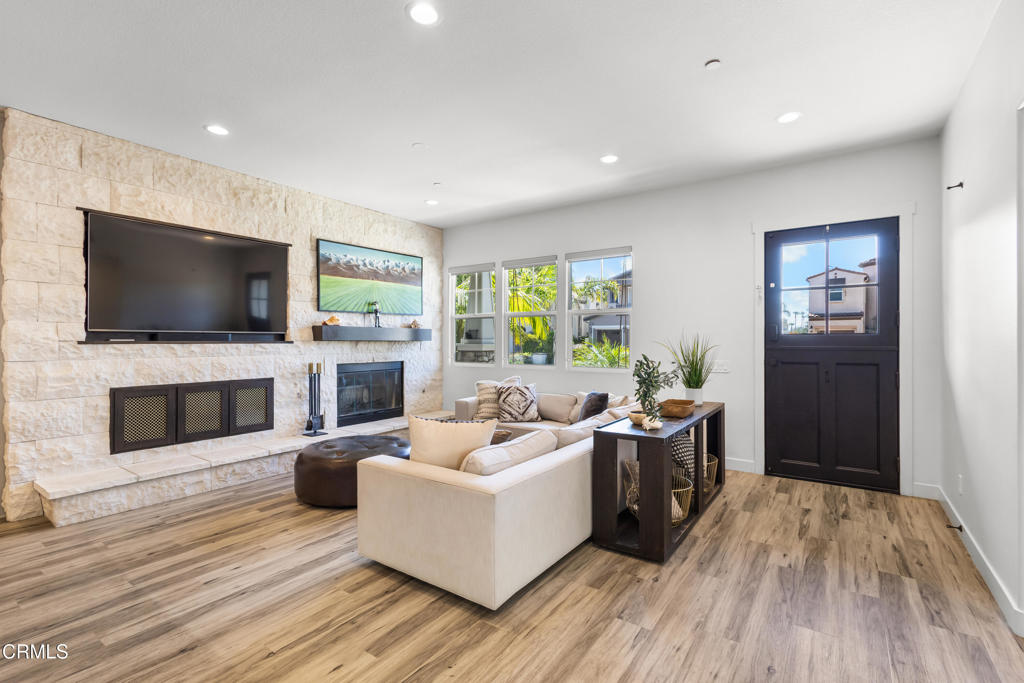 4173 Caribbean Street Oxnard, CA 93035 - Photo 6 of 57