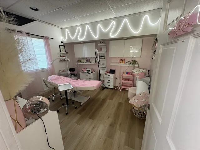 $2,300 | 692 East Avenue, Warwick, RI 02886