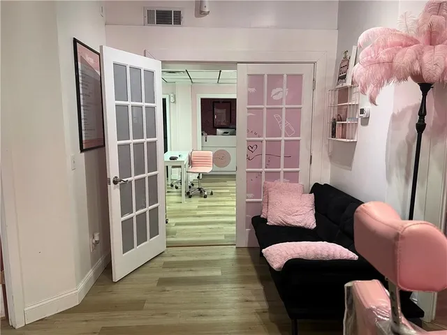 $2,300 | 692 East Avenue, Warwick, RI 02886