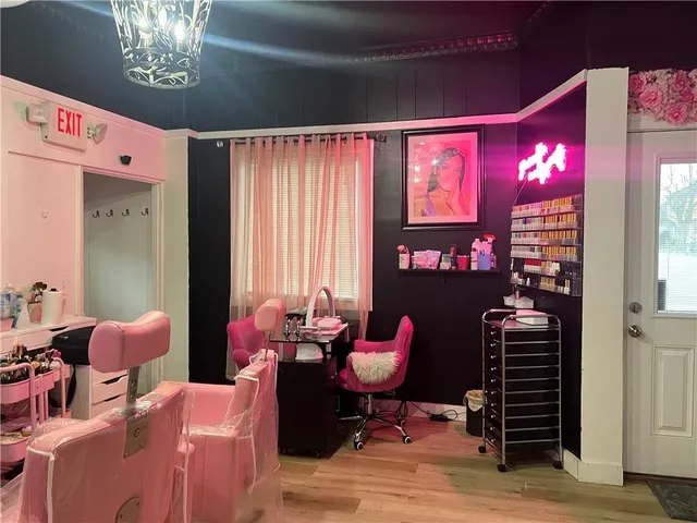 $2,300 | 692 East Avenue, Warwick, RI 02886