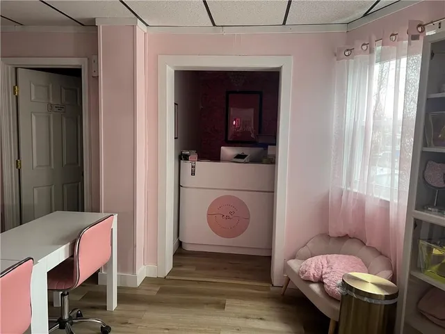 $2,300 | 692 East Avenue, Warwick, RI 02886