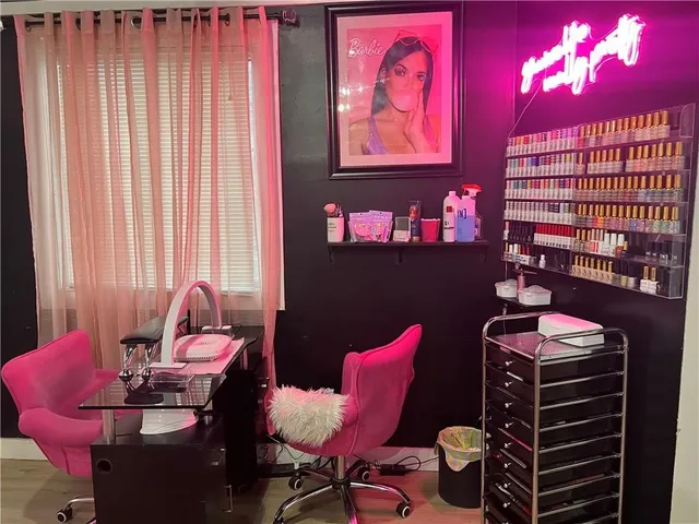 $2,300 | 692 East Avenue, Warwick, RI 02886