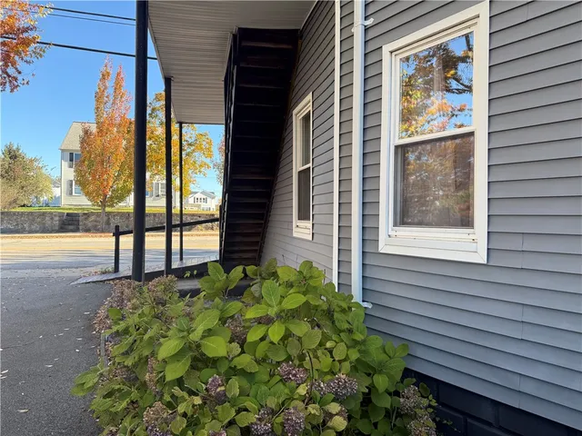 $2,300 | 692 East Avenue, Warwick, RI 02886