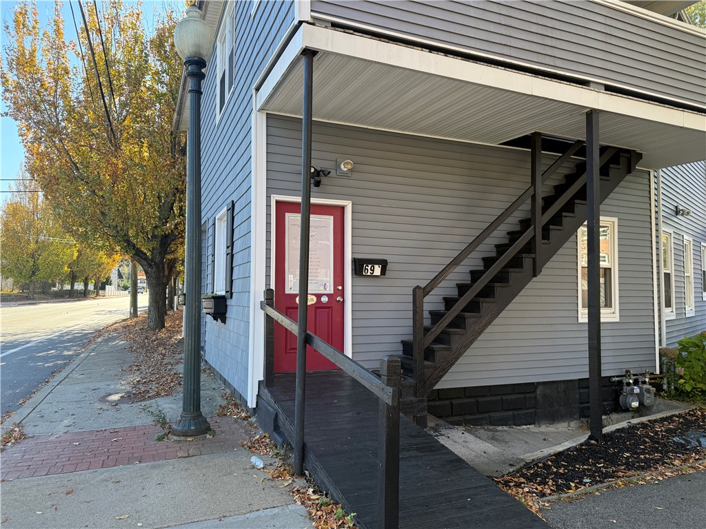 692 East Avenue Warwick, RI 02886 - Photo 3 of 16