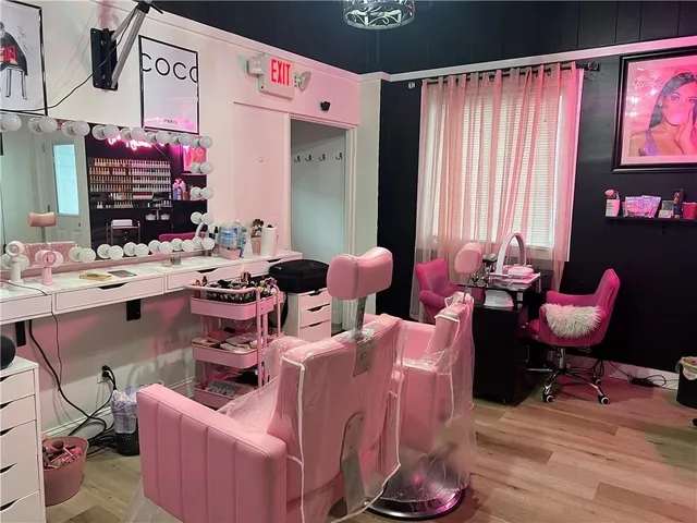 $2,300 | 692 East Avenue, Warwick, RI 02886