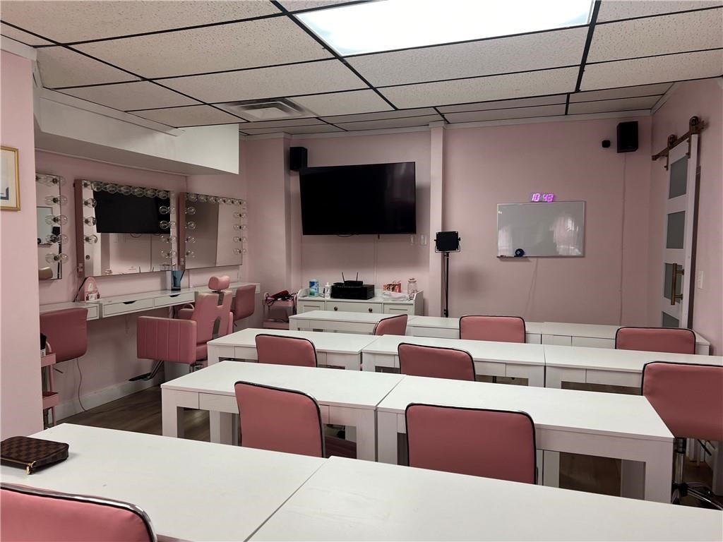 692 East Avenue Warwick, RI 02886 - Photo 6 of 16