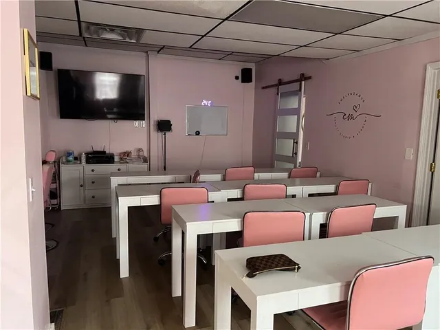 $2,300 | 692 East Avenue, Warwick, RI 02886