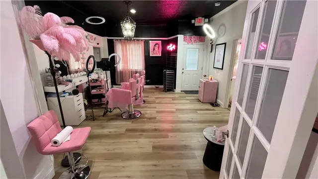 $2,300 | 692 East Avenue, Warwick, RI 02886