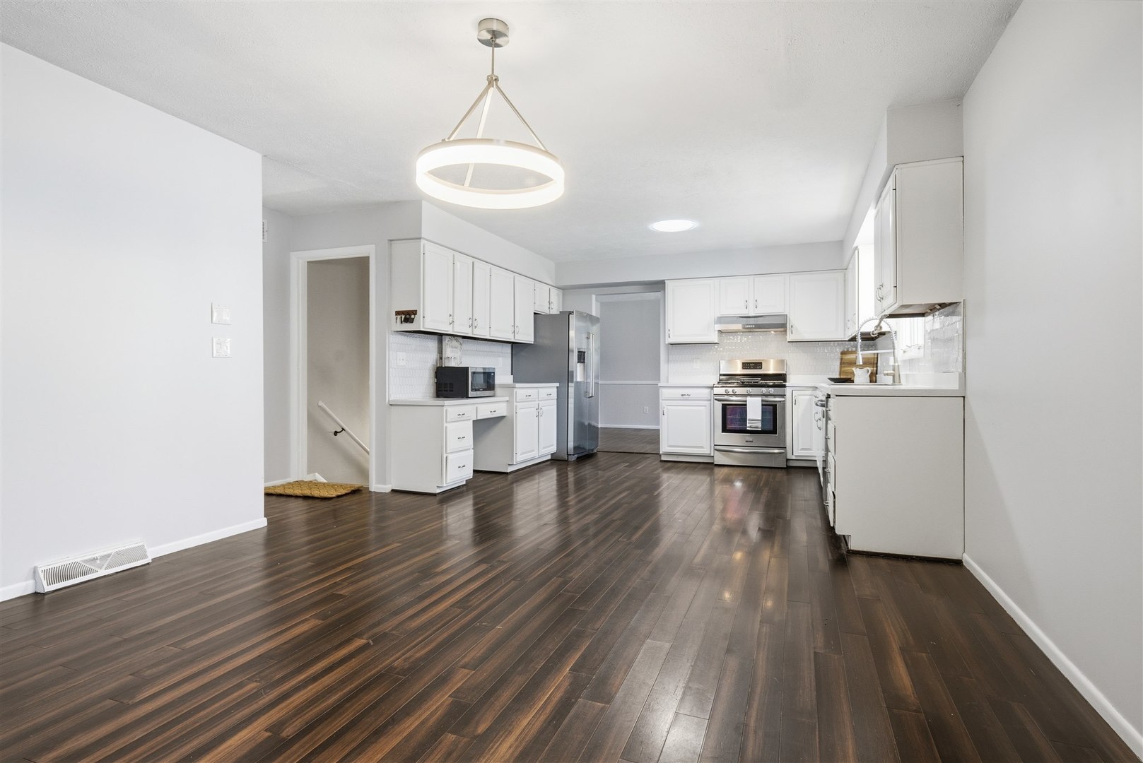 110 South Hershey Road Bloomington, IL 61704 - Photo 11 of 32