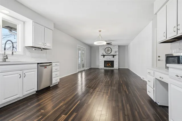 $298,500 | 110 South Hershey Road, Bloomington, IL 61704