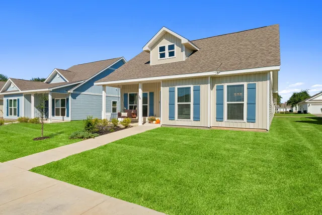 $2,350 | 39 Bluebeech Street, Freeport, FL 32439