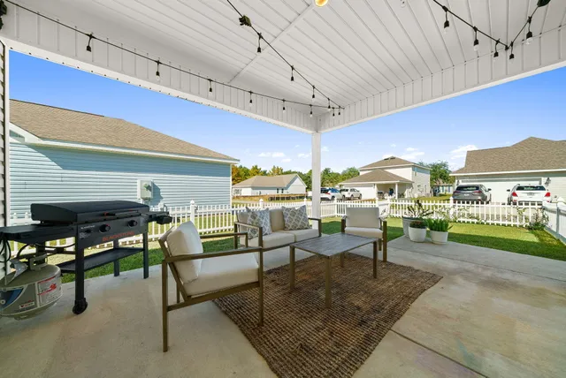 $2,350 | 39 Bluebeech Street, Freeport, FL 32439