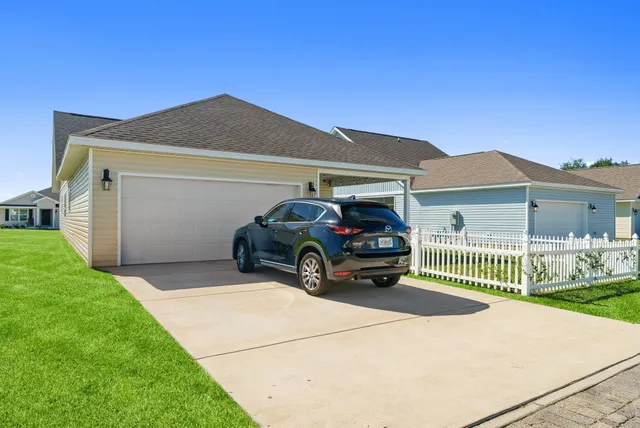 $2,350 | 39 Bluebeech Street, Freeport, FL 32439