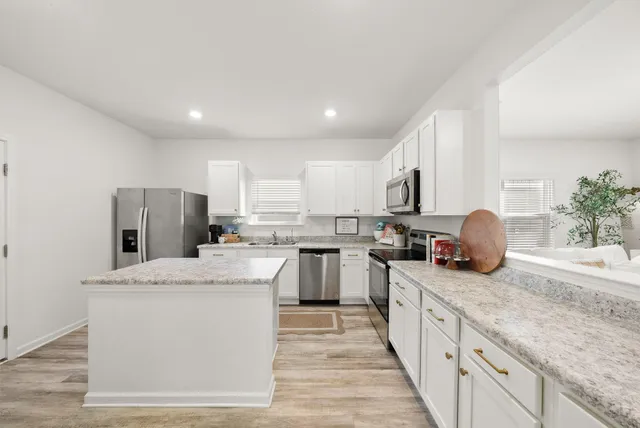 $2,350 | 39 Bluebeech Street, Freeport, FL 32439