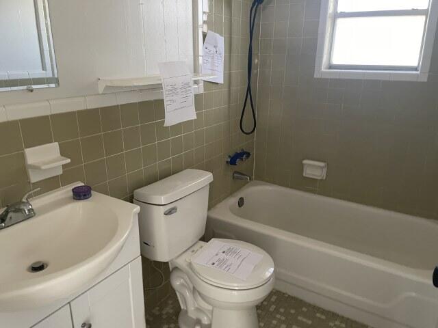118 Peach Tree Street Paxton, FL 32567 - Photo 17 of 34 a bathroom with a sink a toilet and a bathtub
