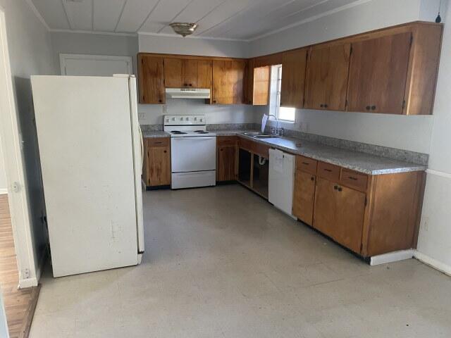 118 Peach Tree Street Paxton, FL 32567 - Photo 18 of 34 a kitchen with stainless steel appliances a stove a sink a microwave a refrigerator a cabinets and wooden floor