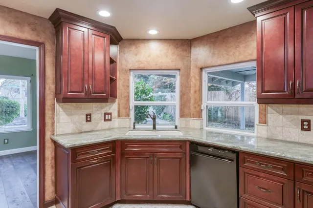 $749,000 | 809 East Catalina Circle, Fresno, CA 93730