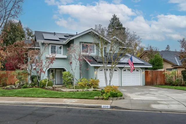 $749,000 | 809 East Catalina Circle, Fresno, CA 93730